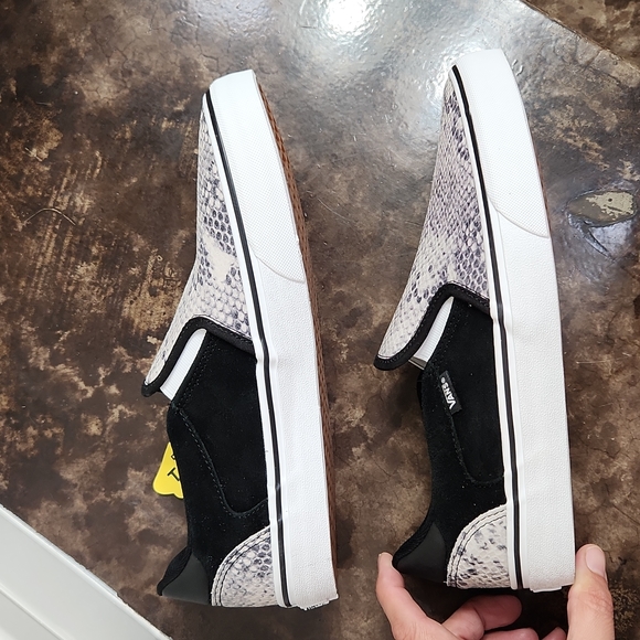 Vans - Picture 6 of 6